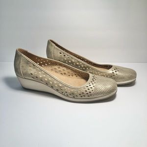 Naturalizer Brina Gold Tan Lazer Cut Wedge Slip On Comfort Shoes Women's size 11